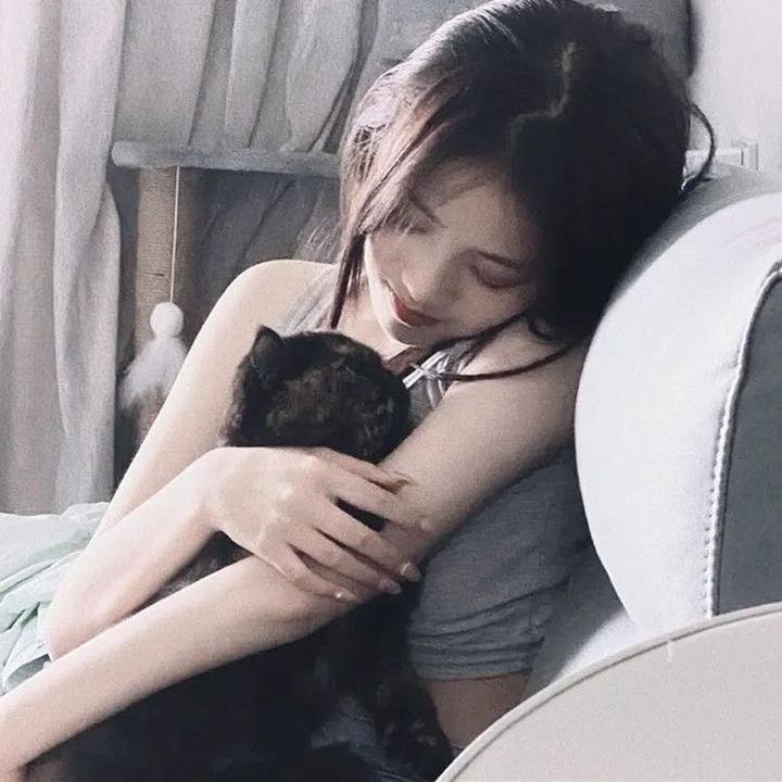 闪婚后，亿万总裁把我宠上天